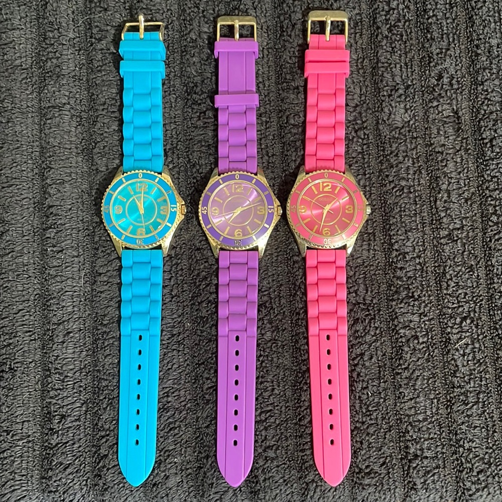 Gossip watches (3)